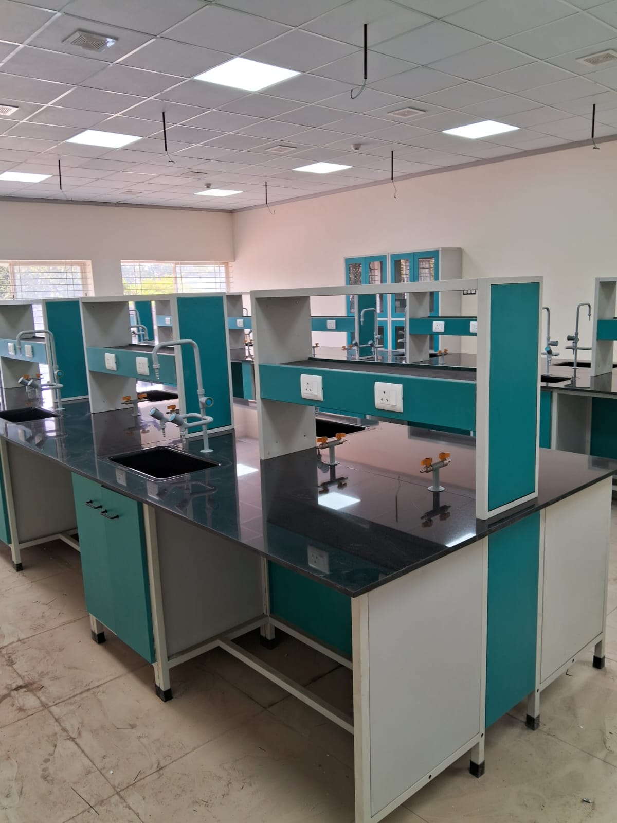 Chemistry Laboratory Furniture Workspace